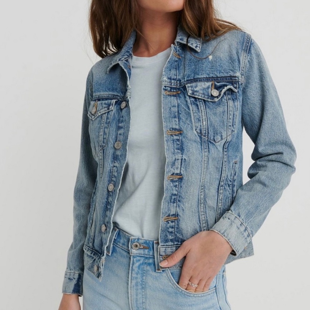 EUC Lucky Brand Distressed Tomboy Trucker Denim Jean Jacket
